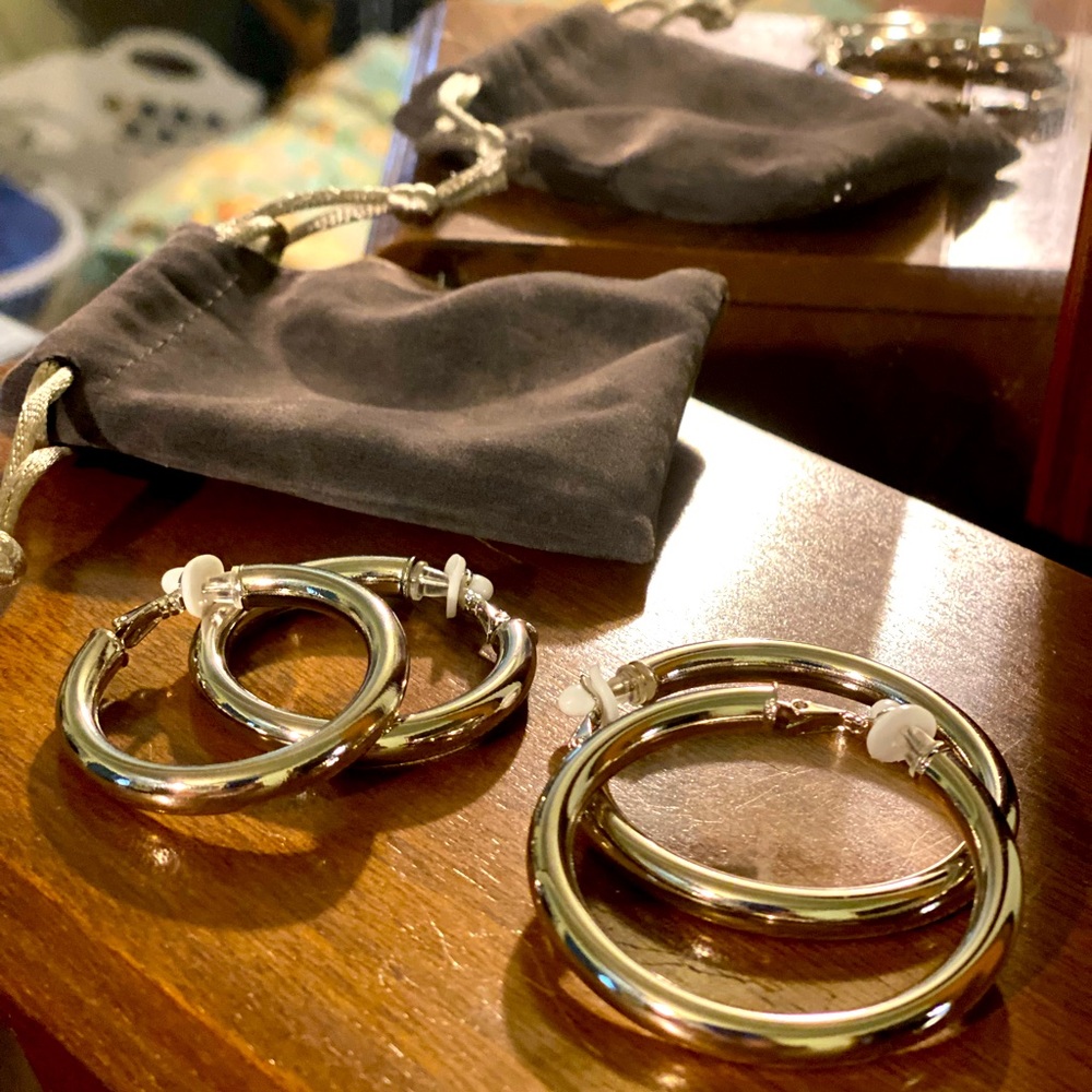 2 pair of earrings!!!